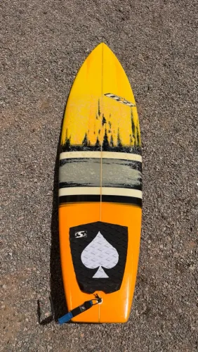 Prancha seminova (6,2 x 20) shaper Cristiano Alves