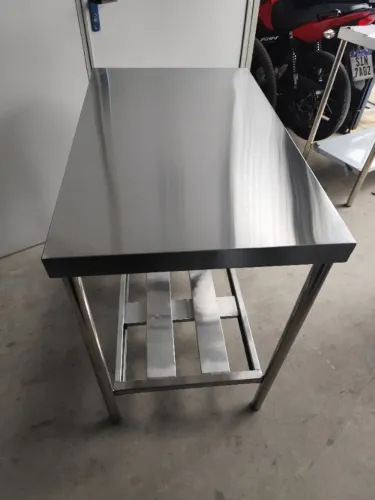 Bancada profissional em aço inox para produção alimentar, versão 1,80m