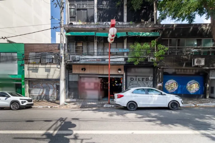 Loja em galeria na Rua Barão de Iguape, 158 - D - 7 9 m²