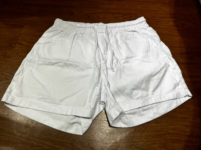 Short branco
