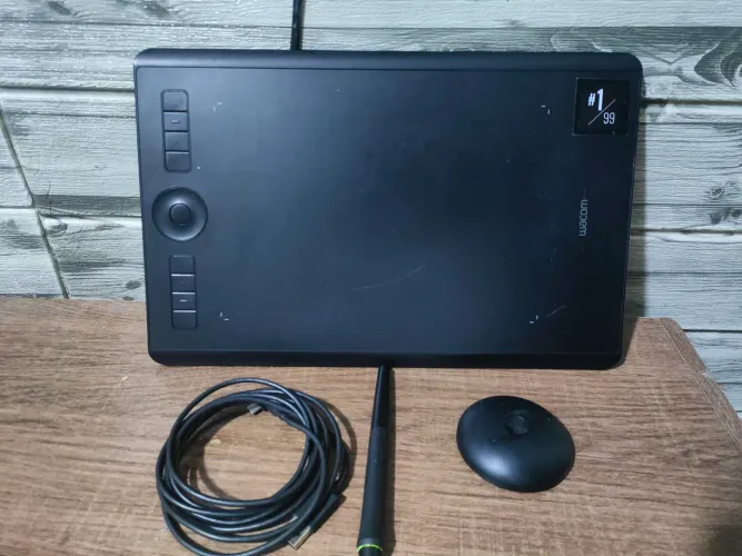Mesa digitalizadora Wacom Intuos Pro PTH 660