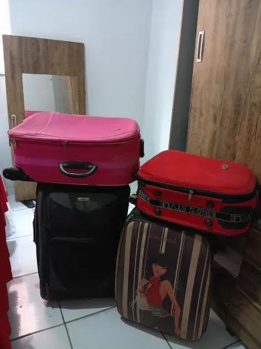 4Malas para viagem usadas, em bom estado de uso vendo todas juntas ou em unidades 