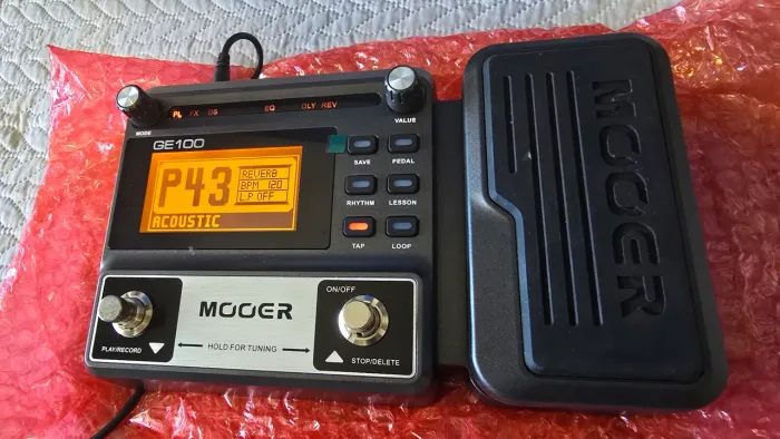 Pedaleira para guitarra Mooer GE 100 | Multi Efeitos 