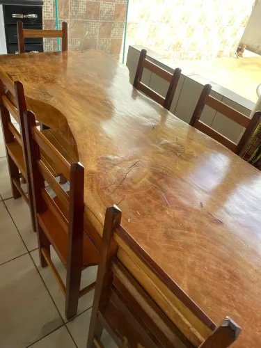 Mesa de madeira com 2,5 mts