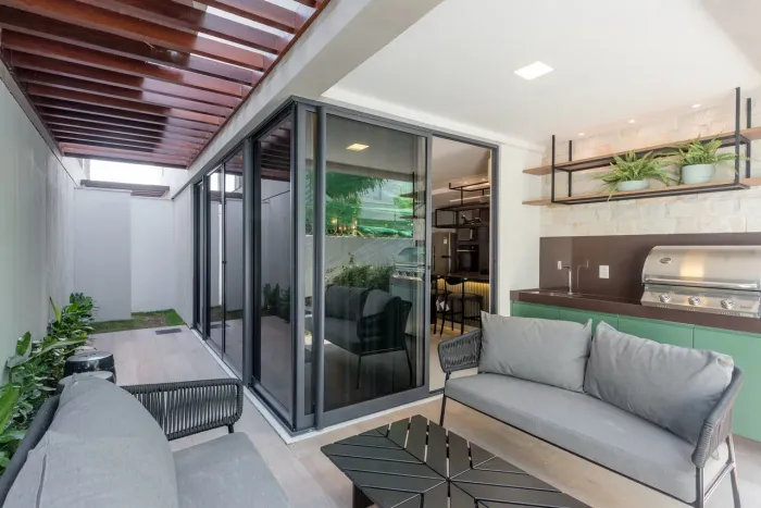 Casa em condomínio fechado em Intermares 
