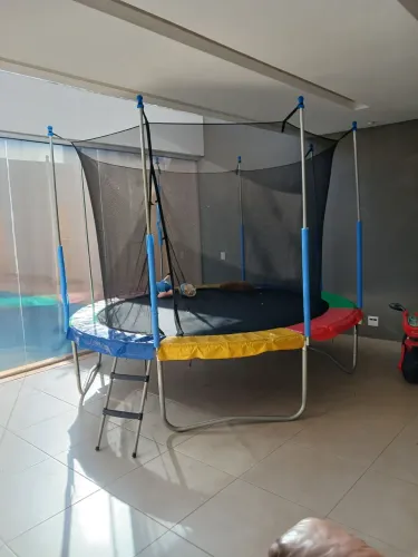 Vendo pular pular grande semi nov o
