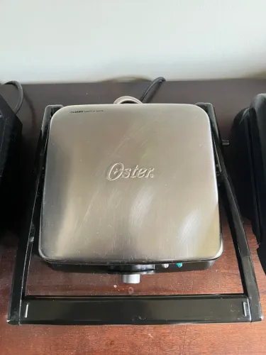 Grill Elétrico e Sanduicheira Oster Inox 1200W - 127V