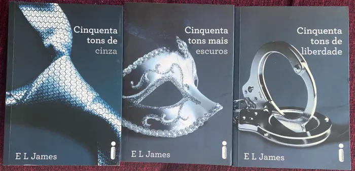 Livro trilogia : Cinquenta tons de cinza