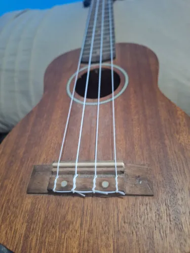 UKULELE SHELBY