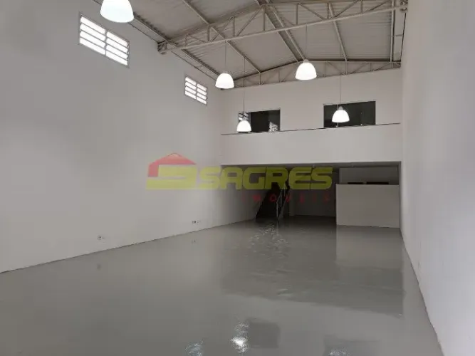 Galpão para Locação, com 275m² Por R$ 12.000,00