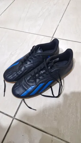 Chuteira adidas 