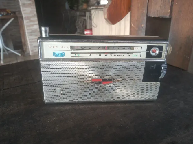 Rádio portátil Evadin antigo