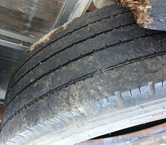 PNEUS CAMINHÃO VW 3/4 SEM CÂMARA 215/75 R17,5