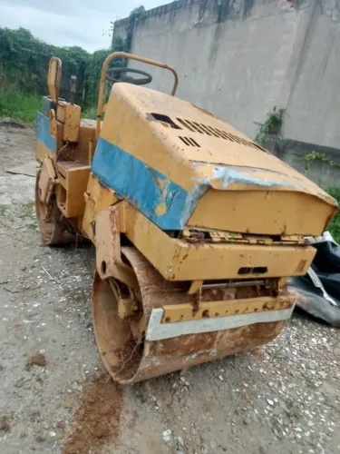 rolo compactador Caterpillar CB-214C diesel