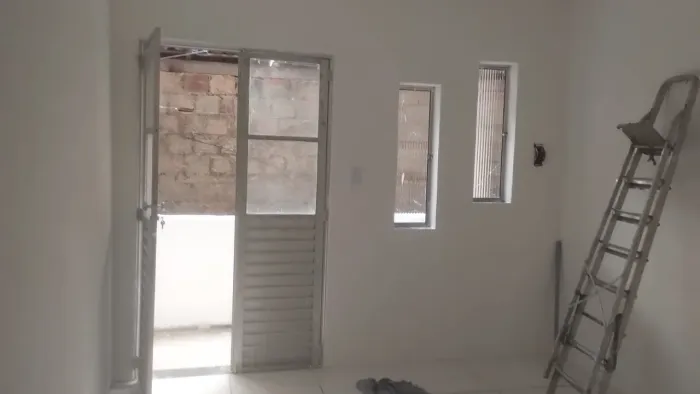 Alugo casa