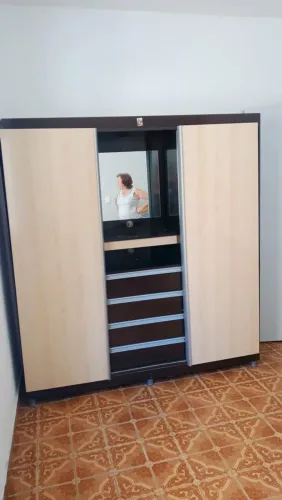 Guarda roupa em ótimo estado! Sou daqui da vila Cisper entrego na região de Ermelino