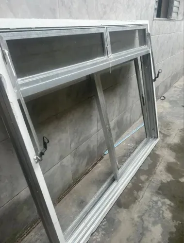 Janela de alumínio 