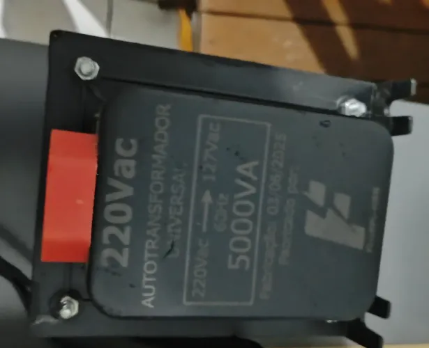 R$ 200 cada , (02) Autotransformador de tensão* - Marca VOLTIC-5000VA- 220 a 127 V, 60Hz.