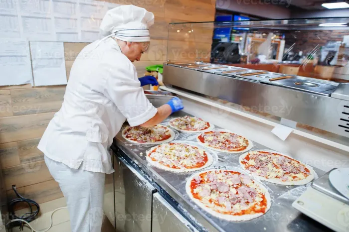 Vaga para pizzaria no Boqueirão auxiliar e pizzaiolo