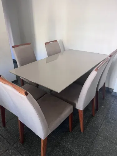 Lindo Conjunto de Mesa de Jantar Off-White com 6 Cadeiras Estofadas