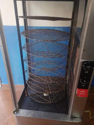 Estou vendendo uma máquina de frango giratória 2.ooo