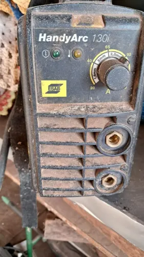 Maquina de solda 130A marca Esab 127 v