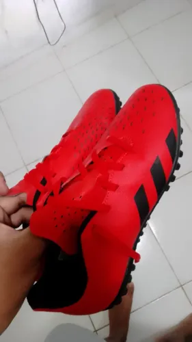 Vendo essa Chuteira Adidas original nunca usada antes *