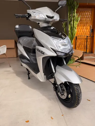 MOTO ELÉTRICA ( SCOOTER)+BAU  R$ 8490 REAIS 