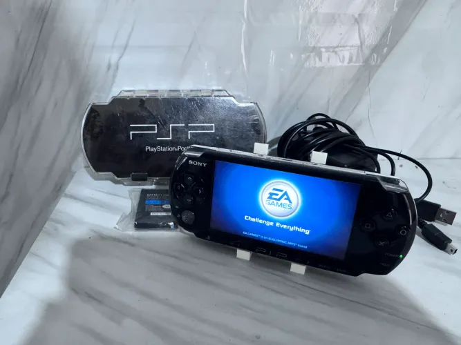 PSP Sony Desbloqueado + Cartão 8GB + Jogos Instalados
