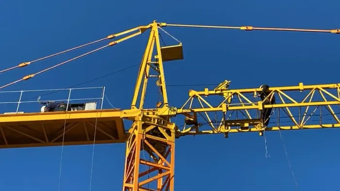 Grua Siti 1030 - ascencional com 30m de lança