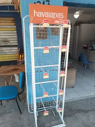 VENDE-SE EXPOSITORES E BIOMBOS DE CHÃO 