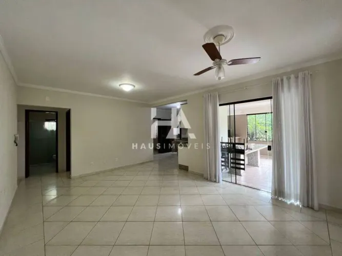 Casa residencial para alugar no bairro Três Rios do Sul com 3 dormitórios e 160 m².