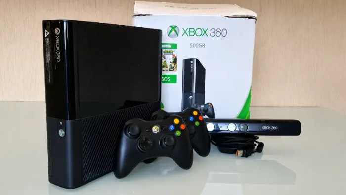 Xbox 360 Super Slim 500GB + Kinect + 2 Controles + Caixa Original