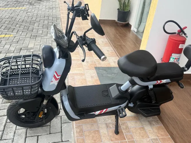 Bicicleta elétrica NOVÍSSIMA