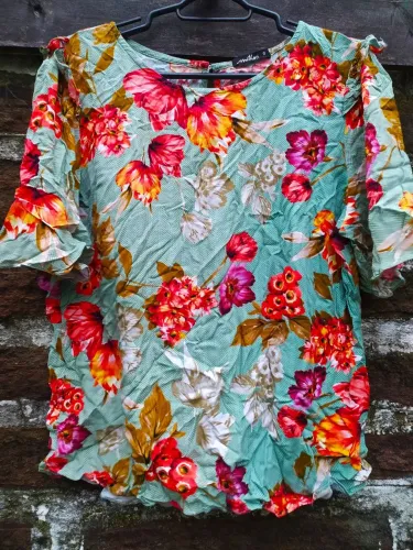Blusa feminina de verão estilo senhora tamanho G semi-nova brechó desapego