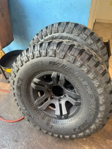 4 Rodas e 4 Pneus Falken Wildpeak m/t 33x12,5 R15