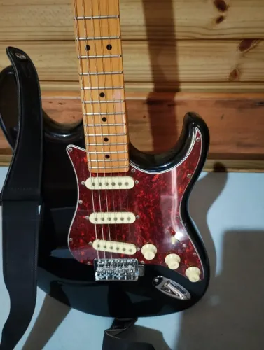 Guitarra Elétrica Tagima TW Series TG-530 Stratocaster Preta