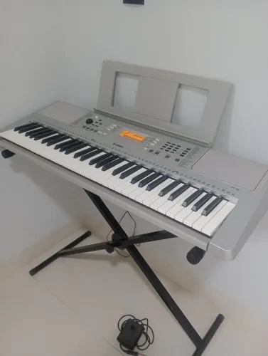 Teclado Yamaha ypt 360