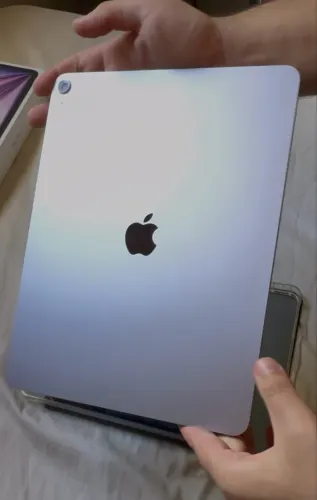 iPad Air 13 polegadas M3 128GB Roxo - Bateria 100% - Apple Pencil + Acessórios