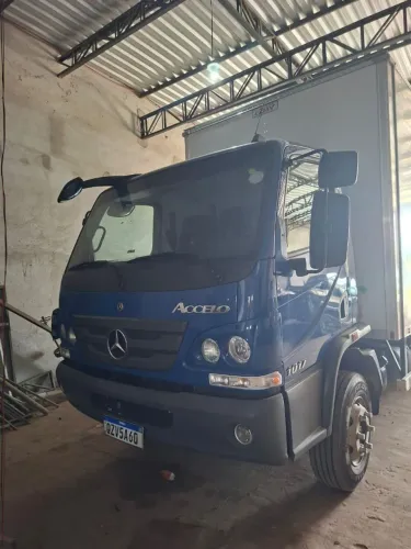Mercedes benz acelo 1017