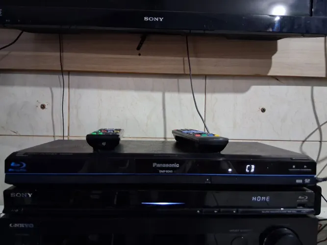 Dois aparelhos de Bluray sony e Panasonic..leia