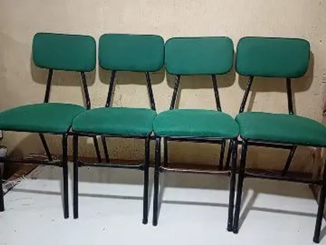 Conjunto de 04 cadeiras para escritório!