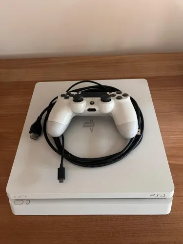 PS4 Slim 1TB (Modelo 2215) + Controle + 3 Jogos - Ótimo estado<br>