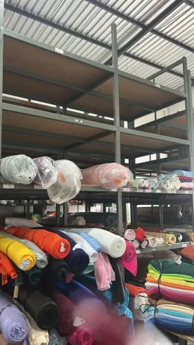 Vende-se prateleiras