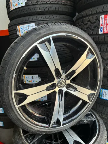 Jogo de Rodas Aro 20 com Pneus 225/35R20 - Furação 5 Furos