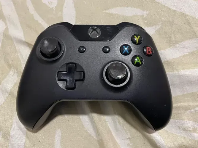 Controle Xbox One com defeito