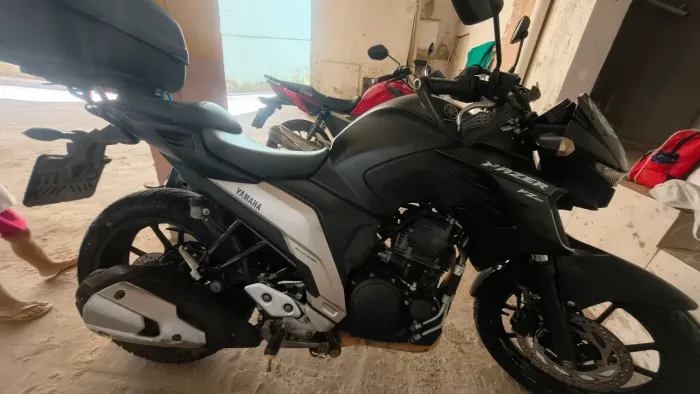 Moto único dono Fazer 250 revisada e com documento ok