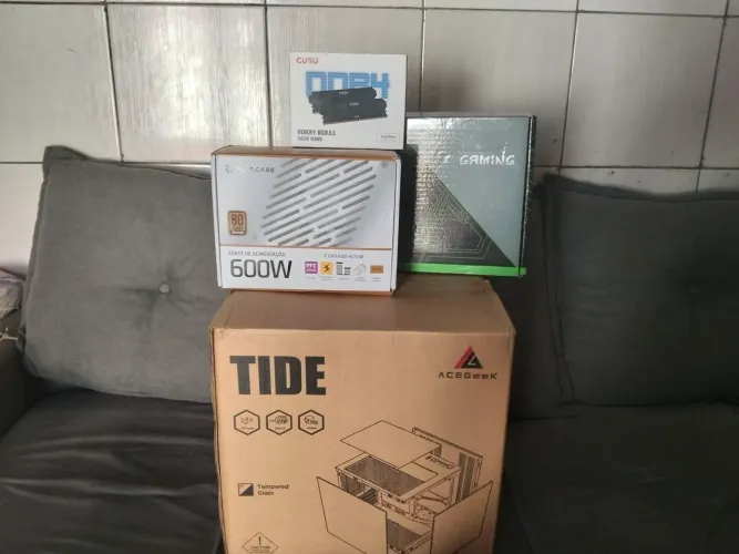 Combo perfeito para seu primeiro PC! Gabinete aquário, placa mãe, fonte 600w, memória RAM.