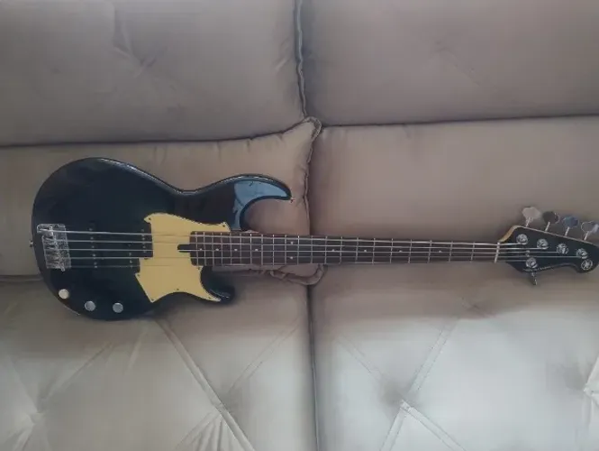 Baixo yamaha bb 435