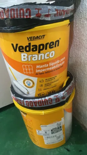 Balde de impermeabilizante